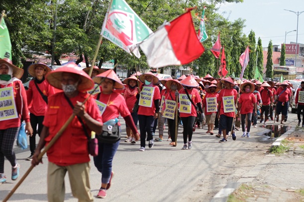 Mencari Keadilan; Ratusan Petani Jalan Kaki Sampai Ke Istana Negara