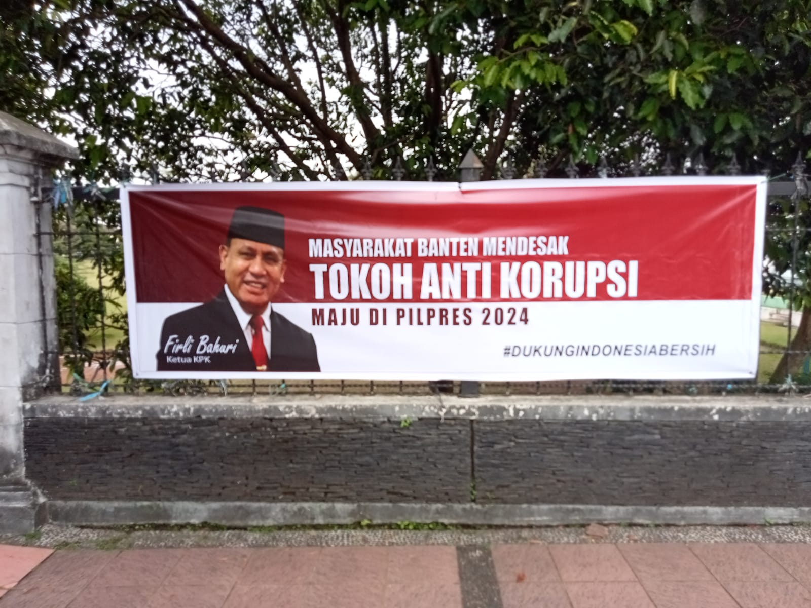 Masyarakat Banten Pasang Spanduk Dorong Firli Bahuri Nyapres 2024